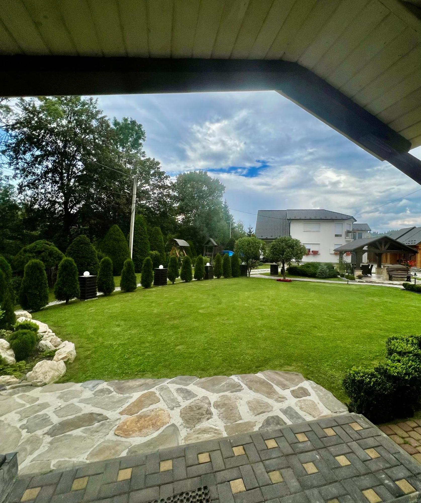 Arnica Otel Yasinya Dış mekan fotoğraf